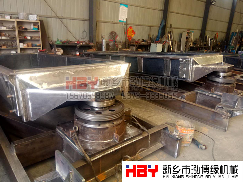 湖北十堰兩臺鈣粉平面回轉(zhuǎn)篩正在加緊制作當中?。?！請客戶耐心等待